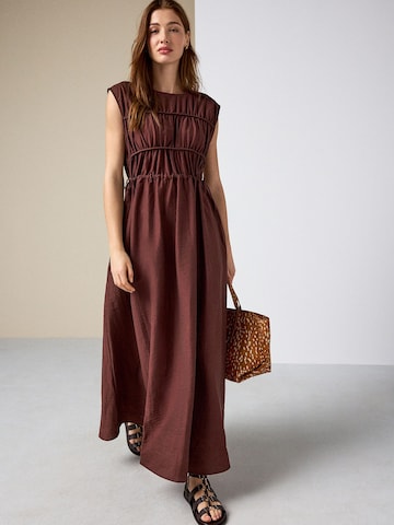 Next Kleid in Braun: Vorderseite