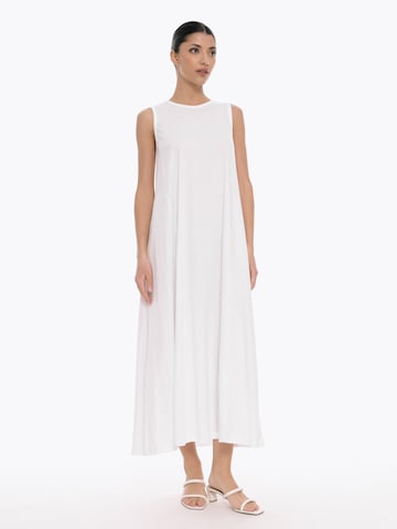 4TAILORS Mekko 'Connect me' värissä valkoinen
