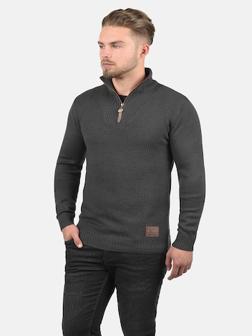 !Solid Pullover 'Tommy' in Grau: Vorderseite