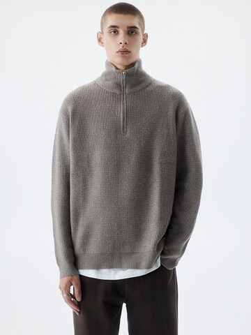 Pull&Bear Sweater in Brown: front