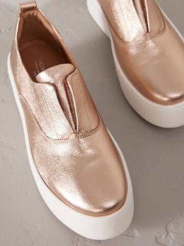 Slip on Next en or