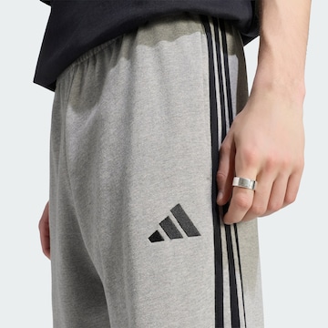 ADIDAS SPORTSWEAR Tapered Sportbroek 'Essentials' in Grijs