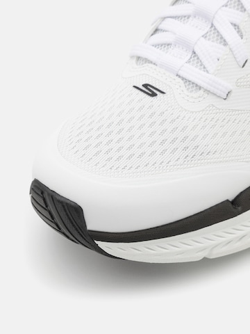 SKECHERS Низкие кроссовки 'MAX CUSHIONING PREMIER 2.0' в Белый