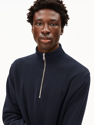 ARMEDANGELS Sweatshirt in Blue
