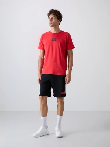 Tommy Life - Fato de desporto em vermelho: frente