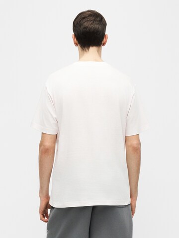 new balance Тениска 'Essentials' в бяло