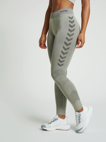 Hummel Skinny Sportbroek 'First' in Groen: voorkant