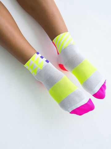 INCYLENCE Athletic Socks in White