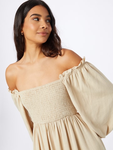 Robe Nasty Gal en beige