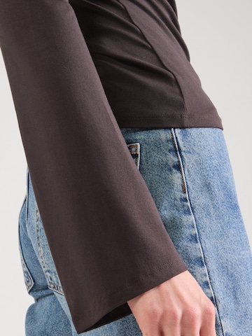 WEEKDAY Тениска 'Annie' в кафяво