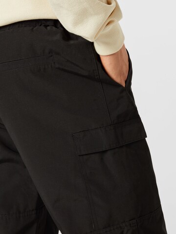 Mennace Tapered Cargo Pants 'Hennessey' in Black