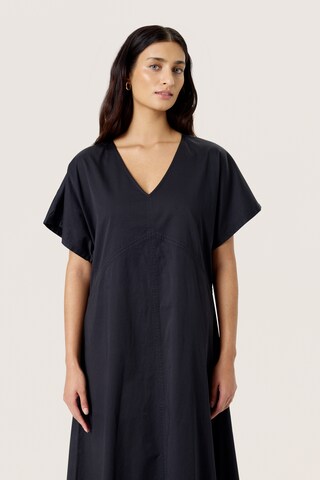 SOAKED IN LUXURY Jurk 'Bamone' in Zwart