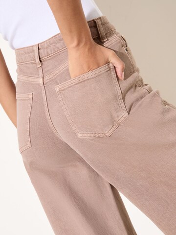 Wide Leg Jean Friends Like These en beige