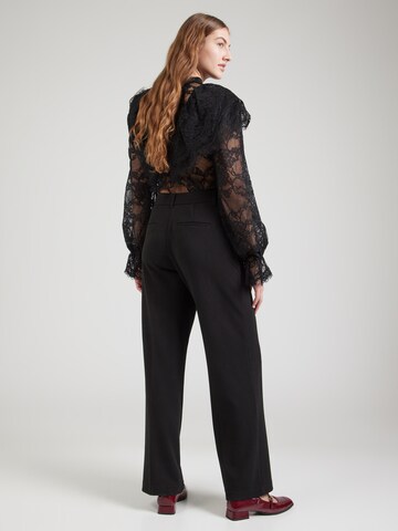 Wide leg Pantaloni con piega frontale di s.Oliver in nero
