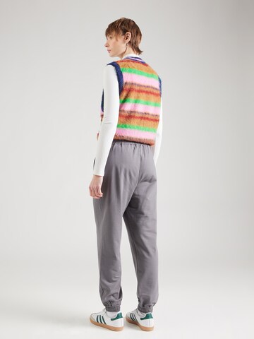 Effilé Pantalon 'Naomi' ABOUT YOU en gris
