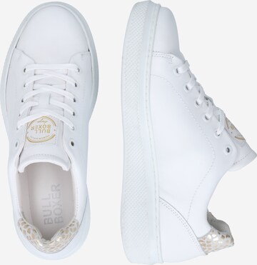 Baskets basses BULLBOXER en blanc