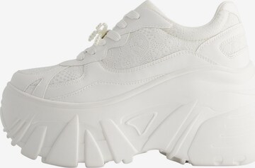 Baskets basses Bershka en blanc