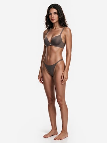 GOD SAVE QUEENS Στρινγκ 'Second Skin G-String' σε καφέ