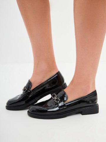 CESARE GASPARI Slip-ons in Black: front
