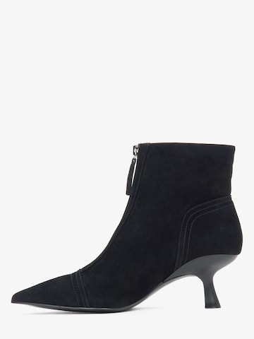Estro Ankle boots in Black