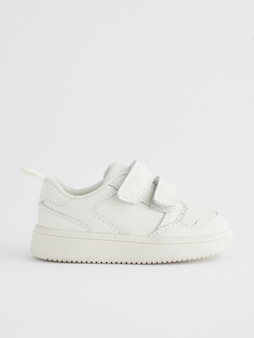 Baskets Next en blanc