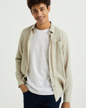 Coupe regular Chemise WE Fashion en beige : devant