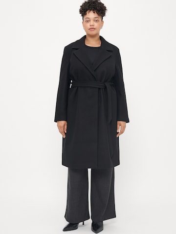 Manteau mi-saison 'CARALVILDA' ONLY Carmakoma en noir : devant