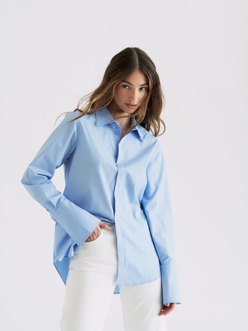 RÆRE by Lorena Rae Blouse 'Alanis' in Blue: front