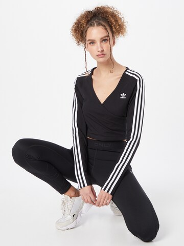 ADIDAS ORIGINALS T-shirt i svart