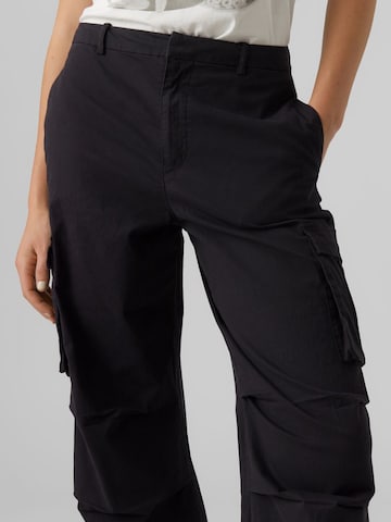 Effilé Pantalon cargo 'CALLY' VERO MODA en noir