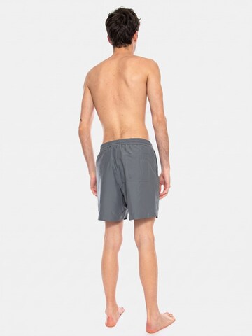 Pantaloncini da surf 'Chase Swim Trunks Velvet Green / Gold' di Carhartt WIP in verde