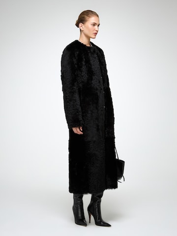 V S P Wintermantel 'Inesse' in Schwarz