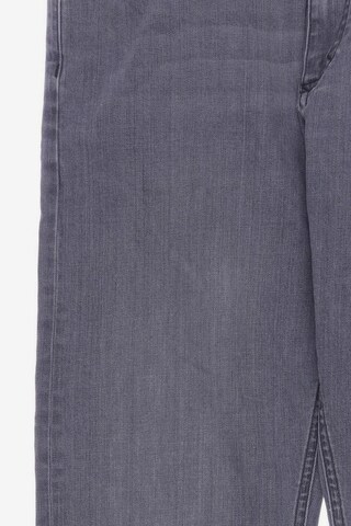 Closed Jeans in 34 in Grey