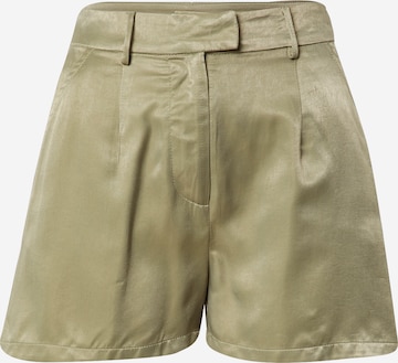 CLUB L LONDON Regular Pleat-Front Pants in Green: front
