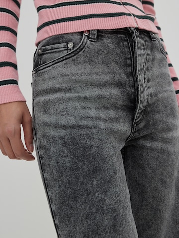 EDITED Regular Jeans 'Simea' in Zwart