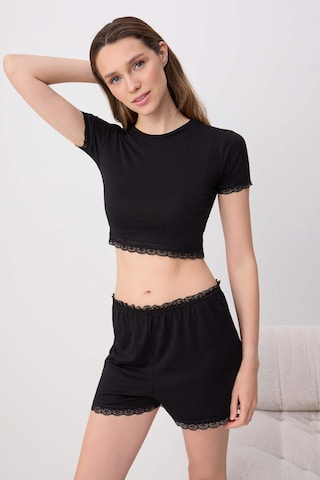 Trendyol - Pijama de pantalón corto en negro: frente