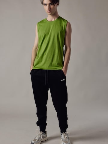 OWN Off With Nature Regular Broek 'Joggers' in Zwart: voorkant
