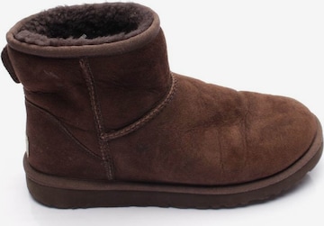 UGG Dress Boots in 40 in Brown: front