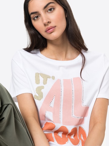 Tricou 'It's All Good' de la Rich & Royal pe alb