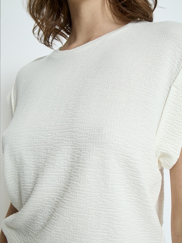 T-shirt 'Averly' Peppercorn en blanc
