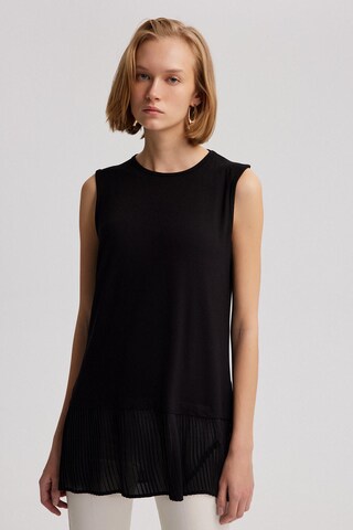 Touche Prive Top in Black: front