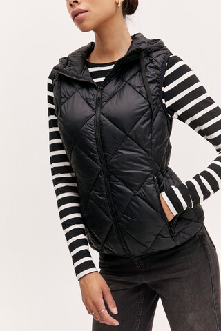 b.young Vest 'BYAMALLA' in Black