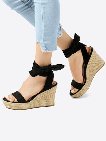 Dream Pairs Sandals in Black
