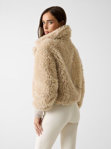 GUESS Between-Season Jacket in Beige