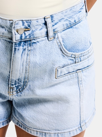 IT'S BASIC Regular Jeans 'MINI DENIM SHORT' in Blauw