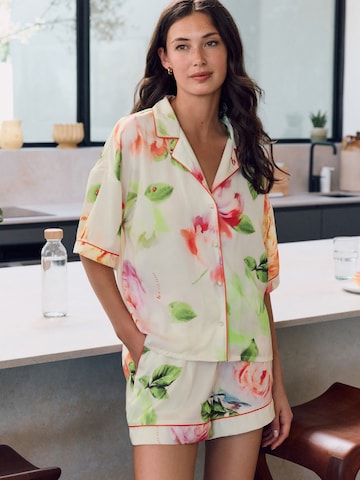 B by Ted Baker Shorty in Beige: Vorderseite