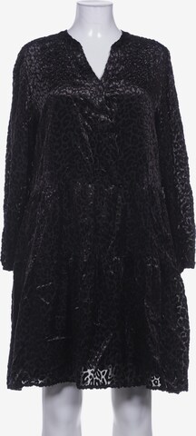 Mrs & Hugs Dress in XXXL in Black: front
