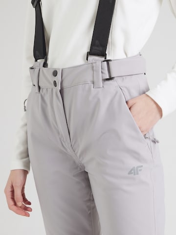 Loosefit Pantaloni per outdoor di 4F in grigio