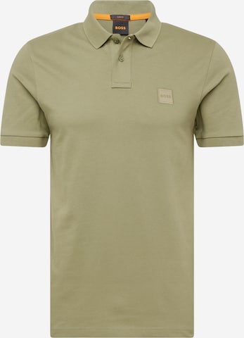 BOSS T-shirt 'Passenger' i grön: framsida