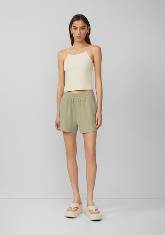 QS Regular Broek in Groen: voorkant